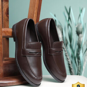 THOMAS CRICK Sophisticated Dual-Tone Leather Loafers